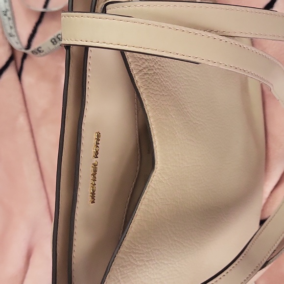 Michael Kors tan leather shoulder bag Whitney Pebble Leather Tote - Picture 14 of 16